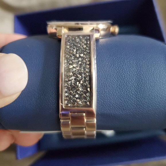Gorgeous New Swarovski Cosmic Rock watch in Yellow Gld & gold and grey crystals - Picture 4 of 4